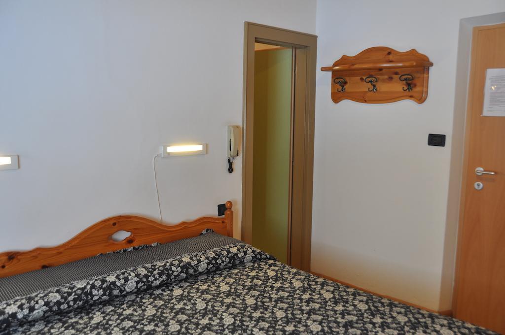 Casa Alpina Dobbiaco Hotel Habitación foto